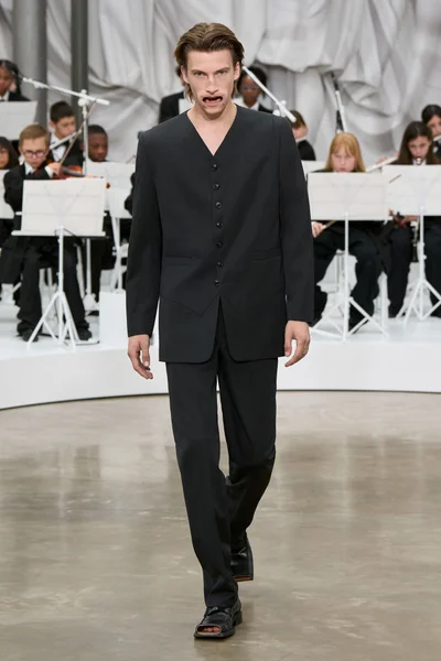 Look 30